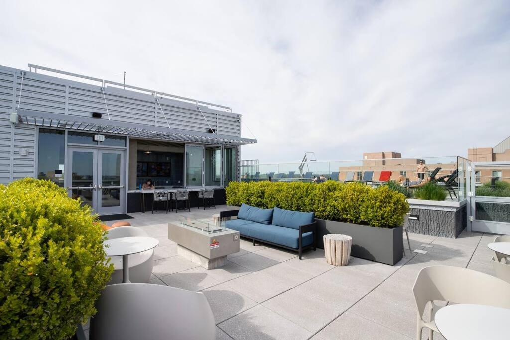 Stylish Condo At Clarendon With Rooftop Views Arlington Exteriör bild