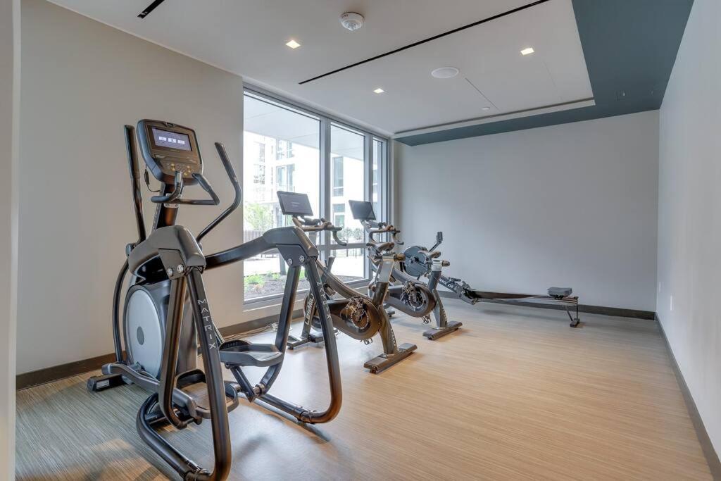 Stylish Condo At Clarendon With Rooftop Views Arlington Exteriör bild