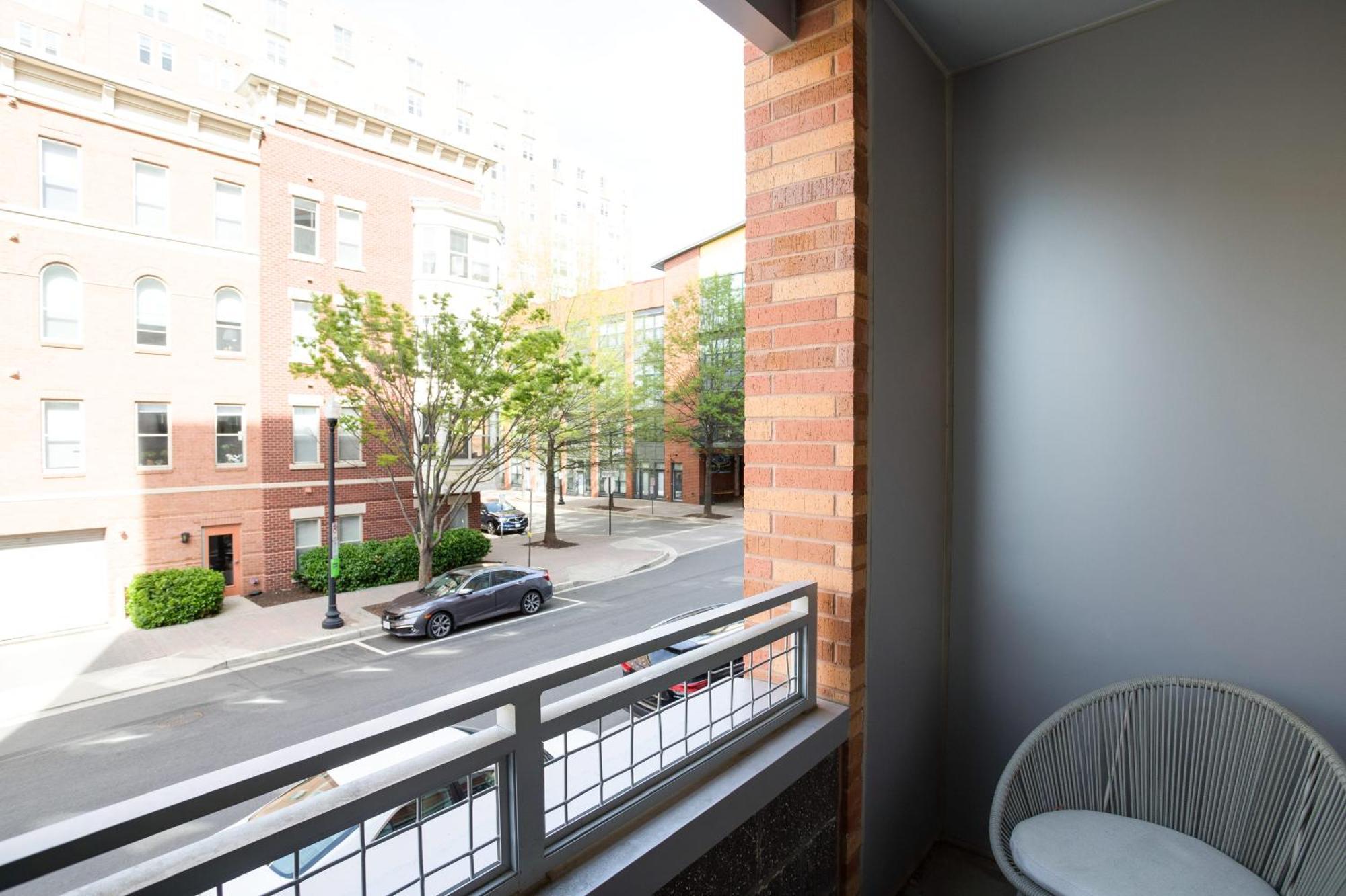 Stylish Condo At Clarendon With Rooftop Views Arlington Exteriör bild